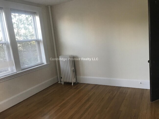 Building Photo - 152 Summer St