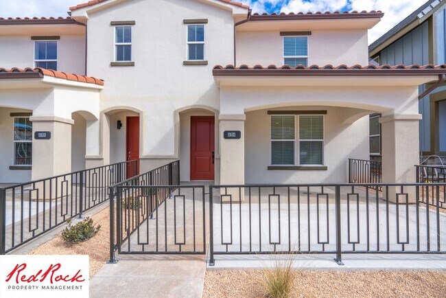 Foto del edificio - Pet Friendly 3 Bedroom Townhome in Desert ...