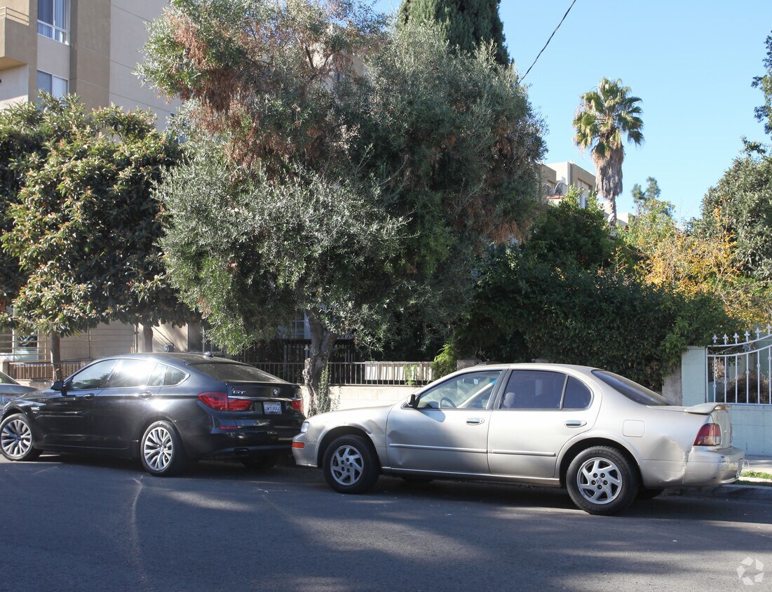 Foto del edificio - 1815 Mariposa Ave