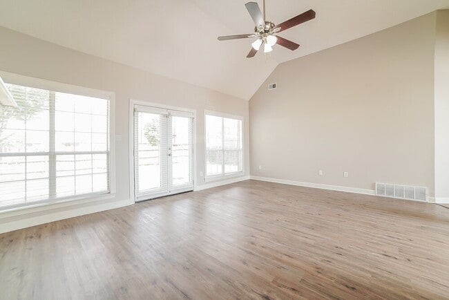 Building Photo - 8978 Shellflower Dr