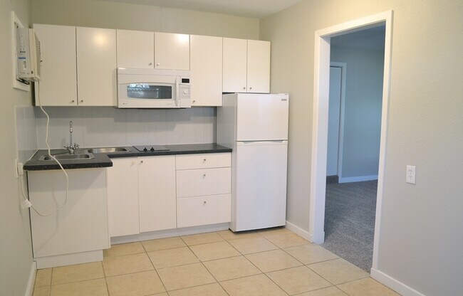 Building Photo - Adorable 1bed/1 bath home nestled between ...