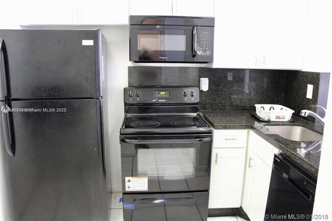 Foto del edificio - 486 NW 165th St
