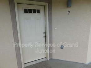 Building Photo - 662 Brookwillow Dr