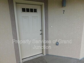 Building Photo - 668 Brookwillow Dr