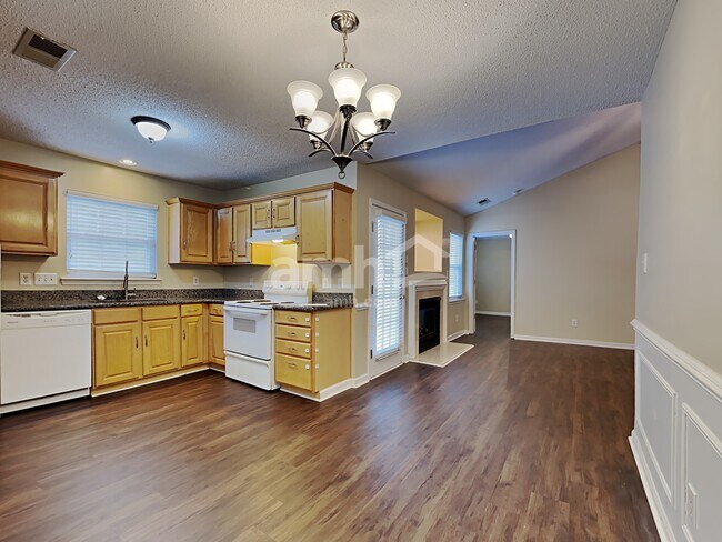 Foto del edificio - 12012 Evergreen Hollow Dr