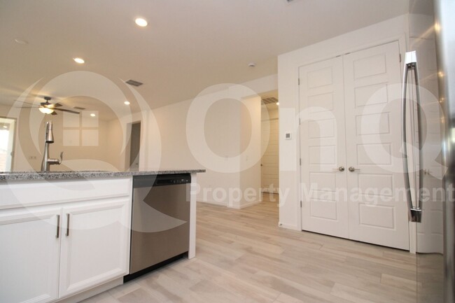 Building Photo - 7863 S Bonanza Park Dr