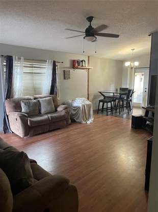 Building Photo - 1410 Vinetree Dr