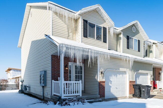 Building Photo - 827 S 150 E