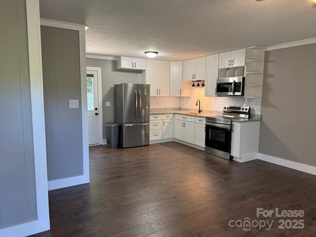 Foto del edificio - 5597 Wrenn Dr