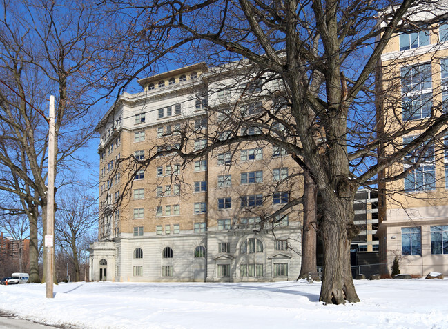 Foto del edificio - University Tower Senior Apartments