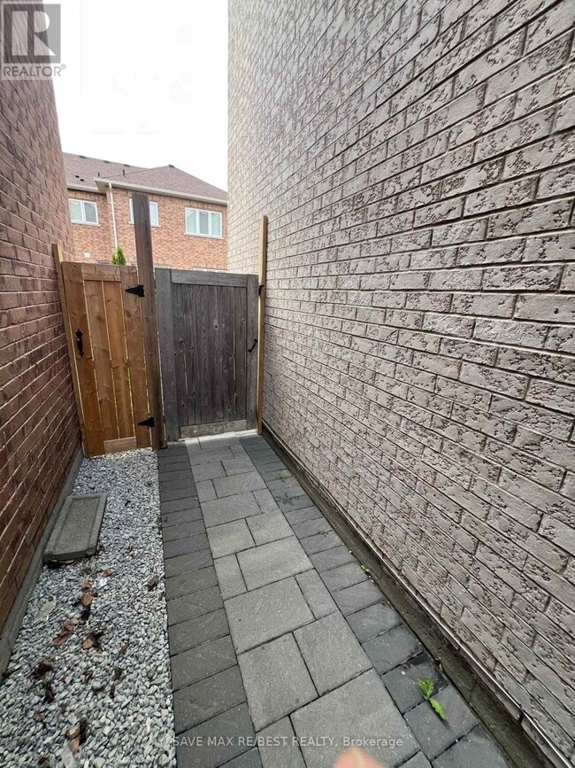 Building Photo - 8 Yardmaster Dr