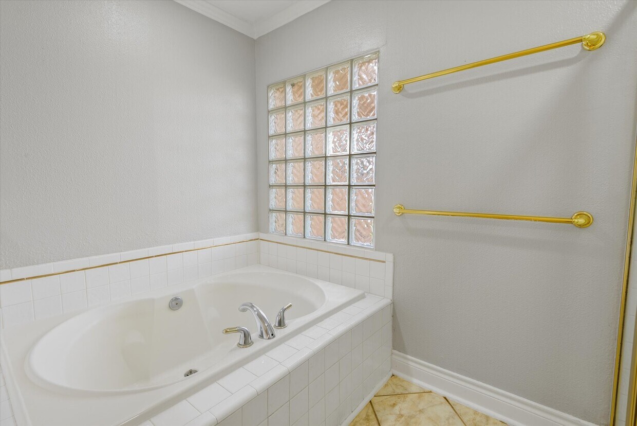 Building Photo - 7715 Brush Wood Dr