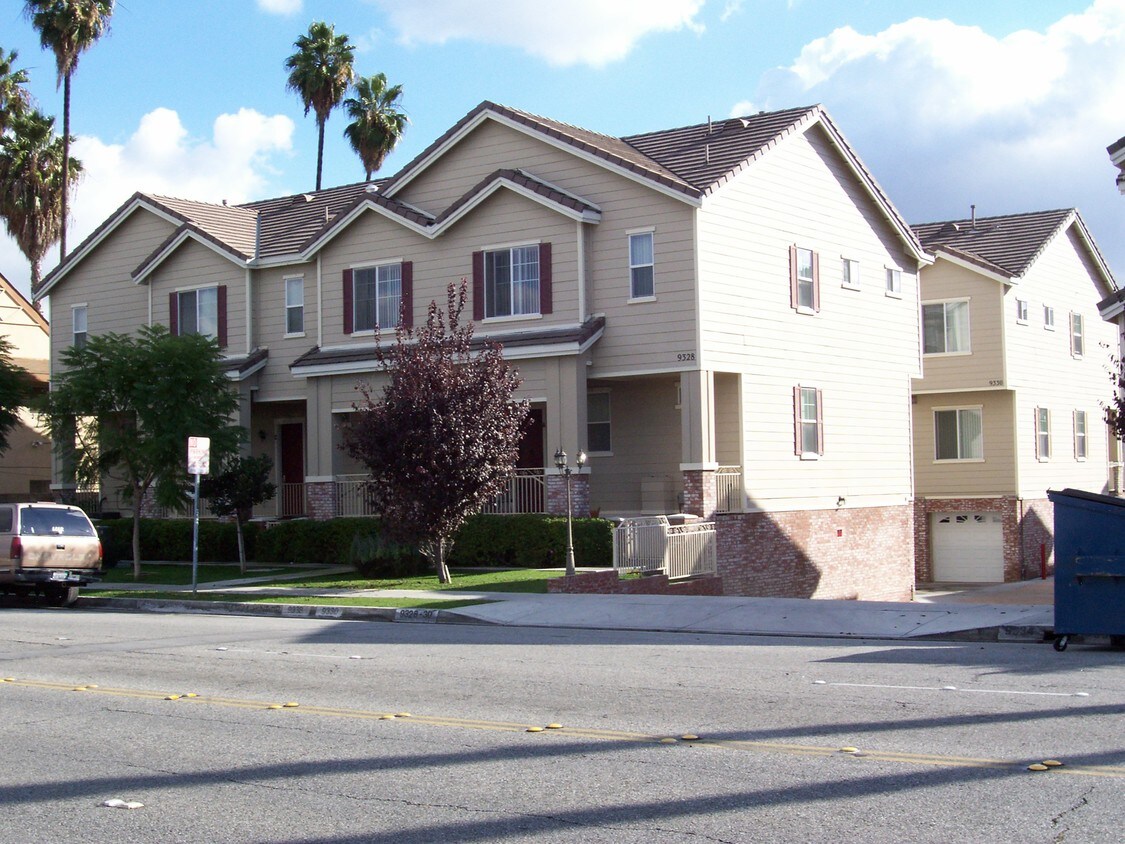 9332 Somerset Blvd, Bellflower, CA 90706 Townhome Rentals in