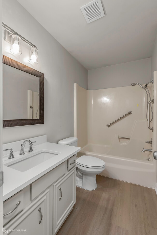 Building Photo - 10048 Alondra St