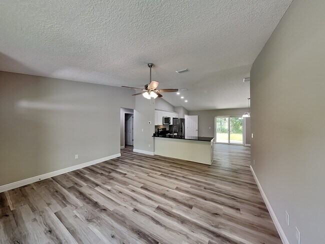 Foto del edificio - 9399 N Del Rio Way