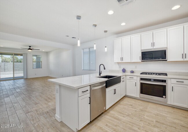 Foto del edificio - 17350 W Alexandria Way