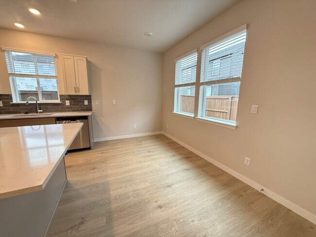 Building Photo - Brand New Stunning 5 Bed/3 Bath Home - Steven's Ranch