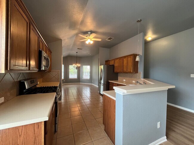 Building Photo - FOUR Bedroom, Open Floor Plan Home in Geor...