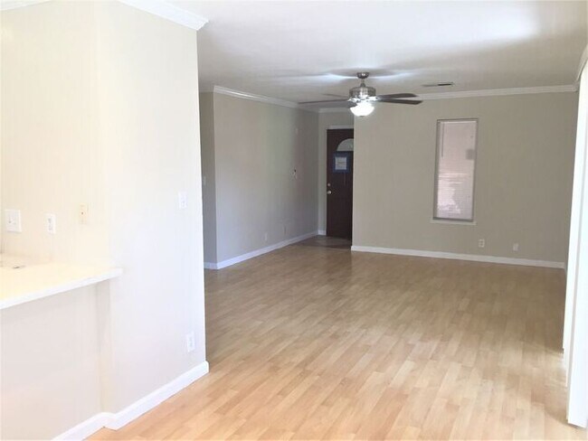 Foto del edificio - 2099 Olivera Rd