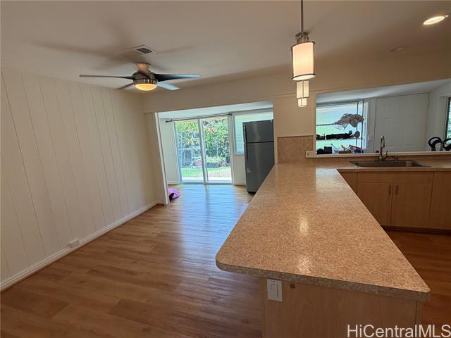 Building Photo - 305 Halaki St