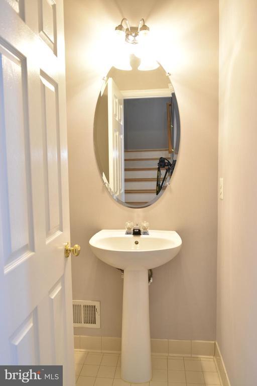 Building Photo - 20387 Fallsway Terrace