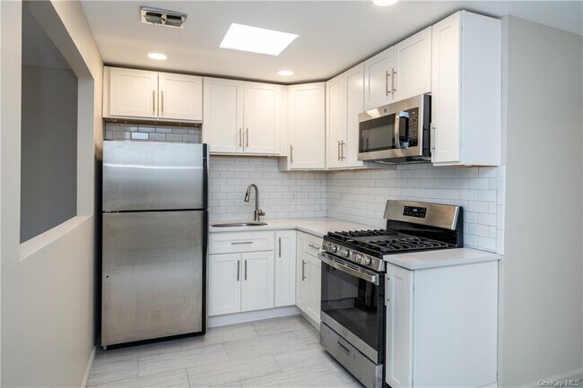 Foto del edificio - 268 E 238th St