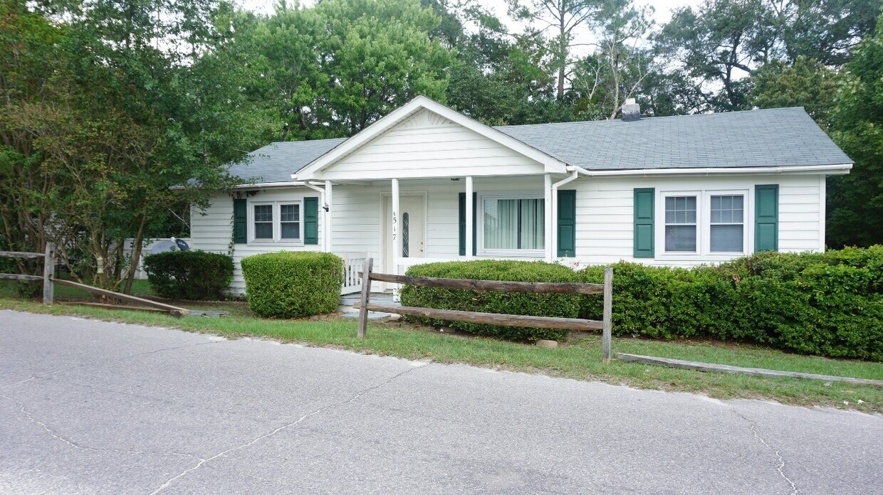 Primary Photo - 5517 Brown Street - Hope Mills