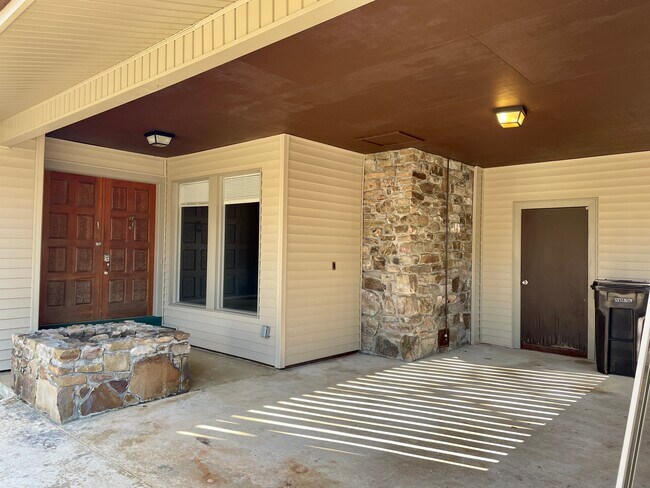 Building Photo - 106 Arias Way