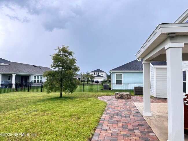 Foto del edificio - 102 Bluejack Ln