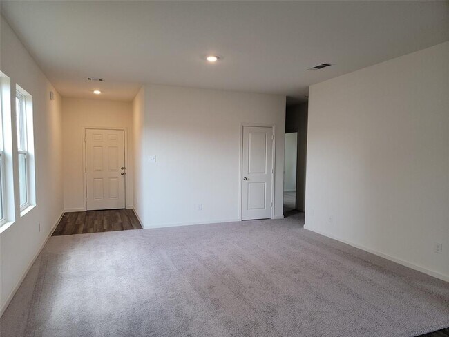 Foto del edificio - 615 Edge Lake Ct