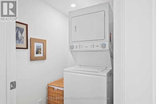 Photo du bâtiment - 100 Manett Crescent