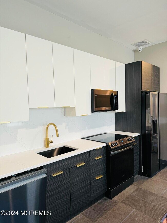 712 10th Ave Unit 2, Belmar, NJ 07719 Room for Rent in Belmar, NJ