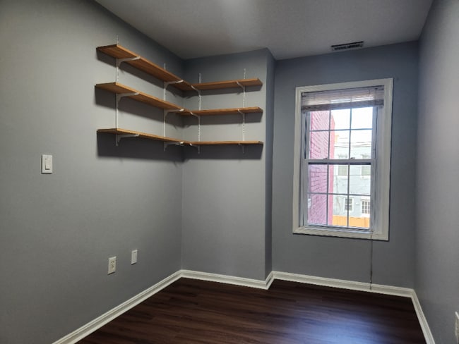 Building Photo - 329 Elm St NW