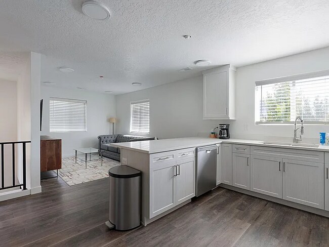 Foto del edificio - 380 Utah Ave