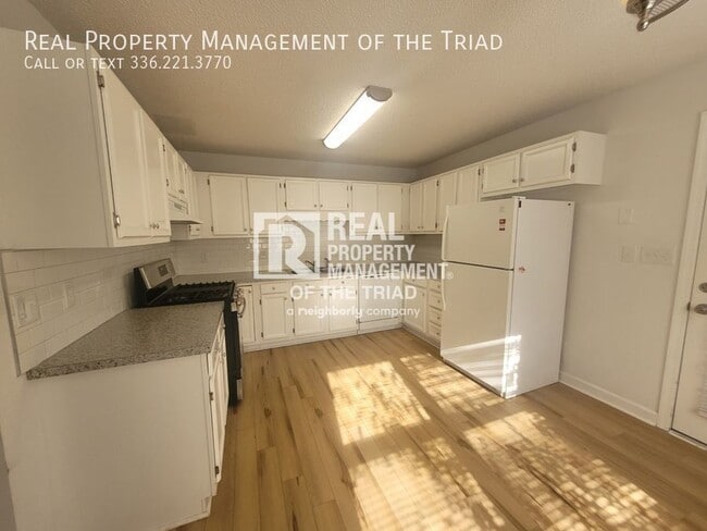 Building Photo - 1349 Brookwood Dr