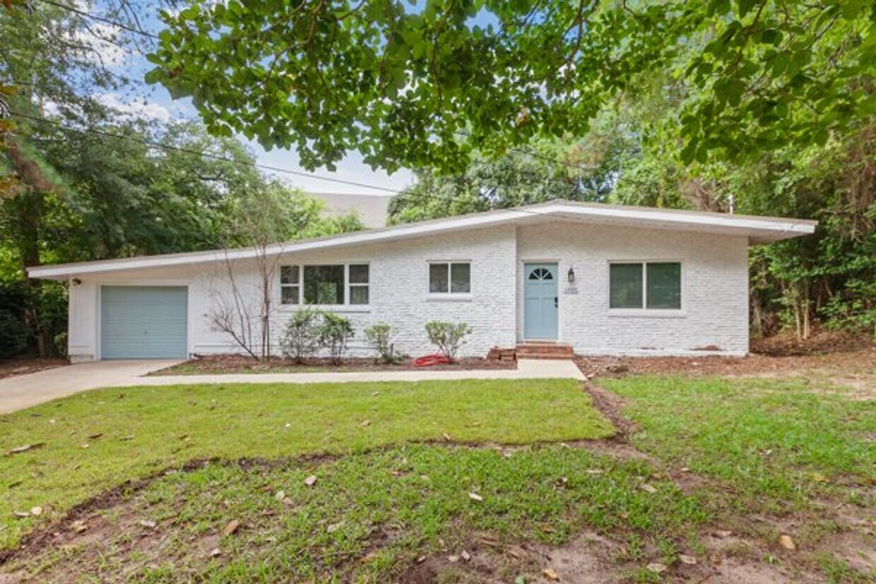 3 bedroom 2 bath house 1car garage walk t... House Rental in