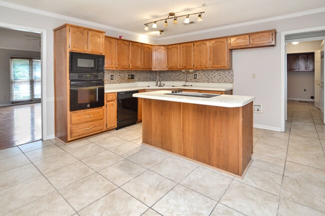 Building Photo - 4299 Gin Wade Cove