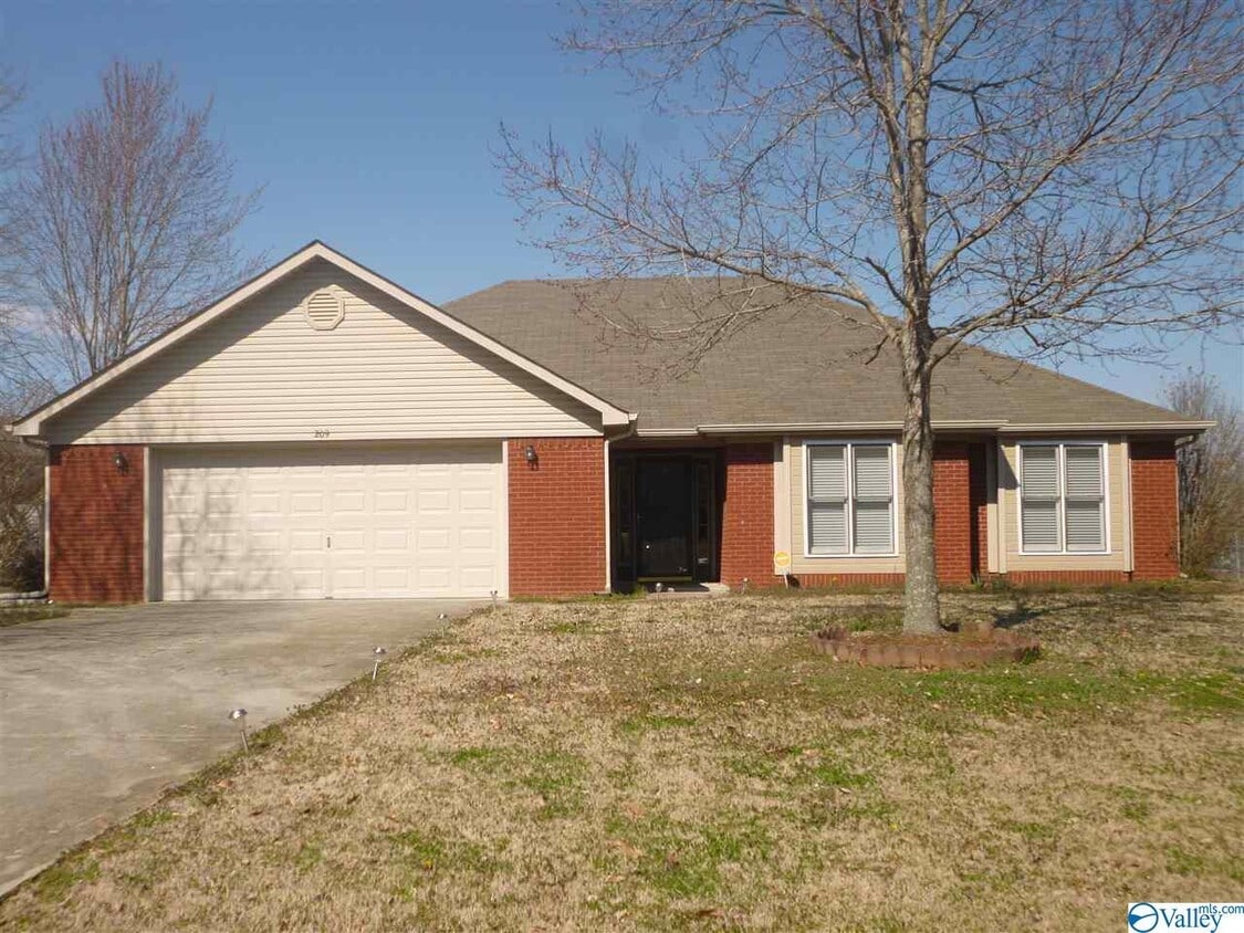 209 Parrett Ct NW, Huntsville, AL 35810 House Rental in Huntsville