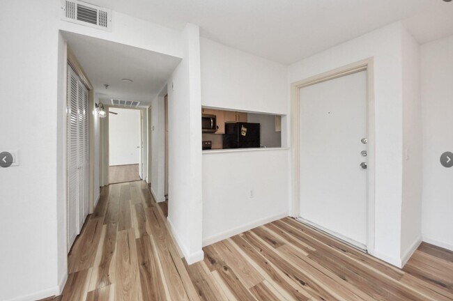 Foto del edificio - 10110 Forum West Dr