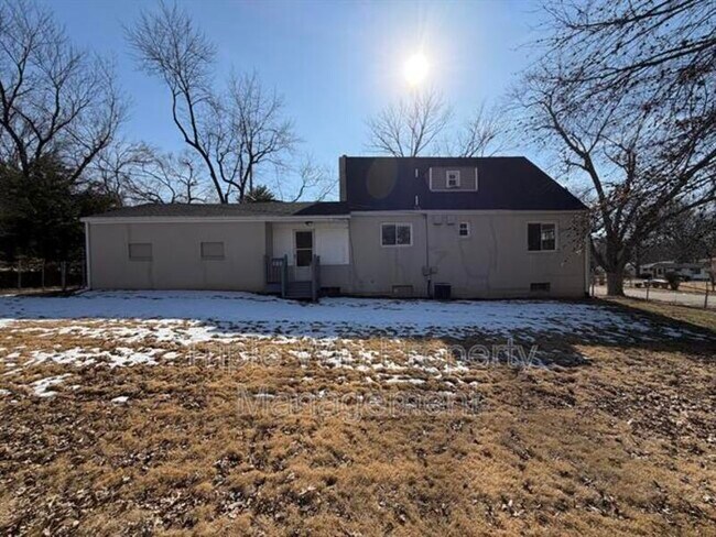 Foto del edificio - 8385 Latty Ave