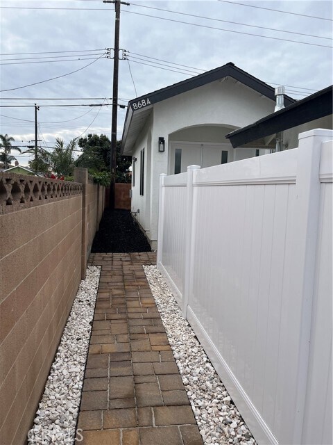 Foto del edificio - 8684 Oasis Ave