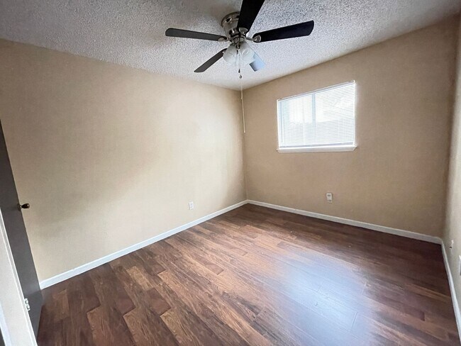 Foto del edificio - 425 W Avenue C