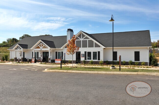 Casa club y oficina de arrendamiento - Universal at Mountain View