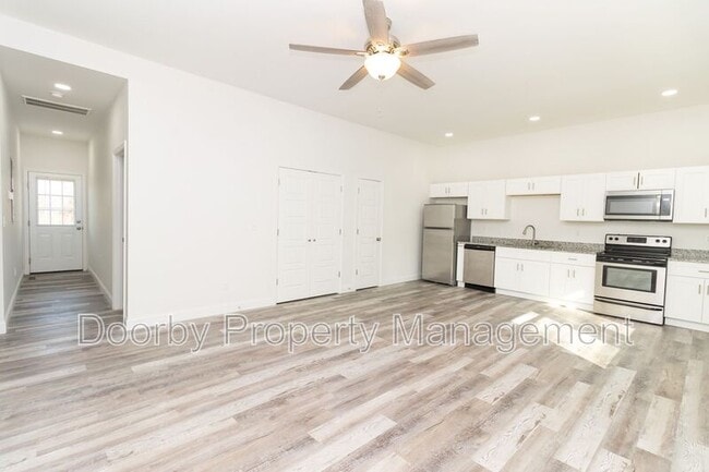 Foto del edificio - 1213 N Chamberlain Ave