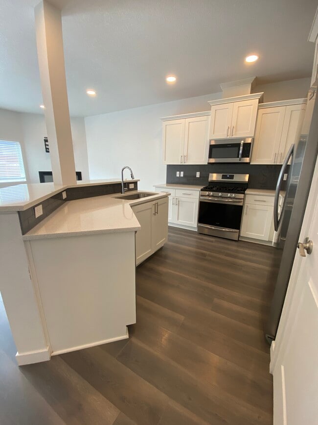 Kitchen - 835 S 25th Ave