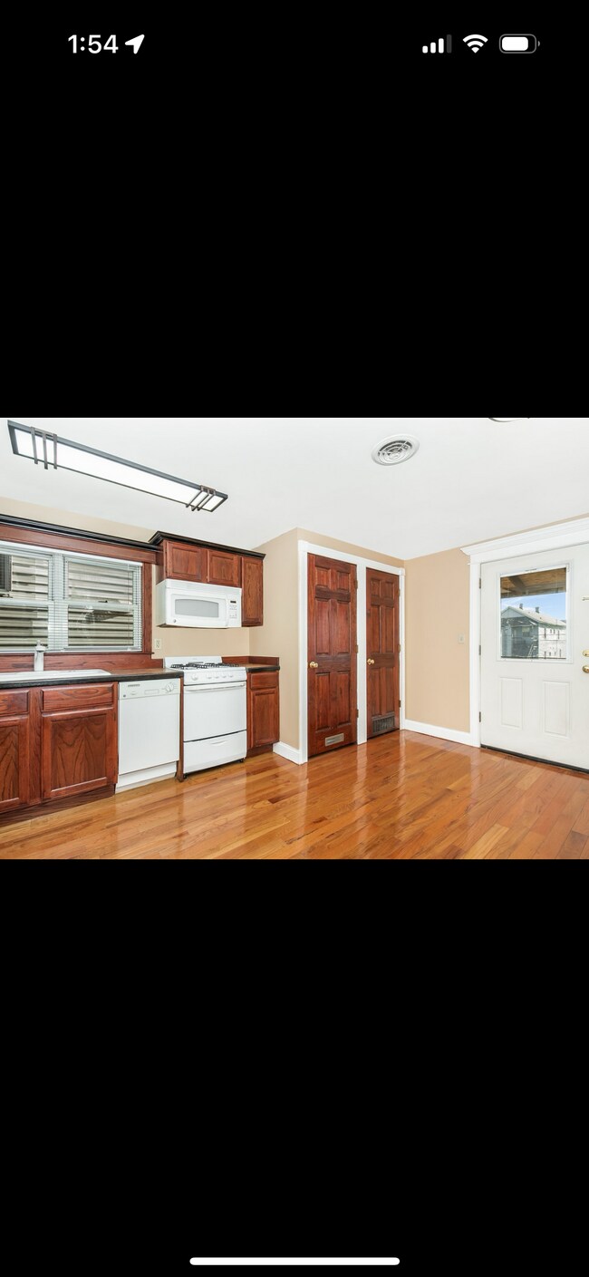 Building Photo - 637 W 46th Pl