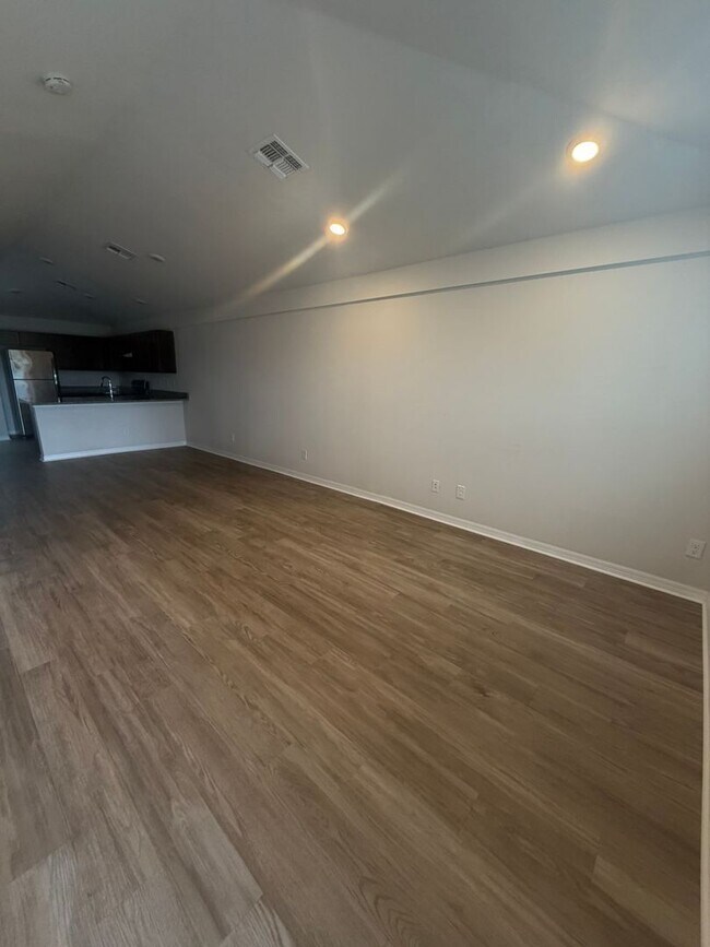 Foto del edificio - 11183 Pendleton Ave