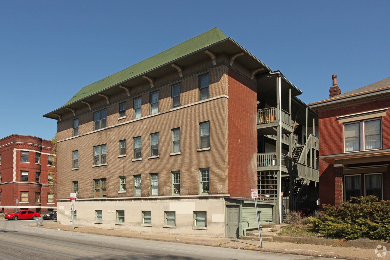 Building Photo - 1481-1483 St James Ct