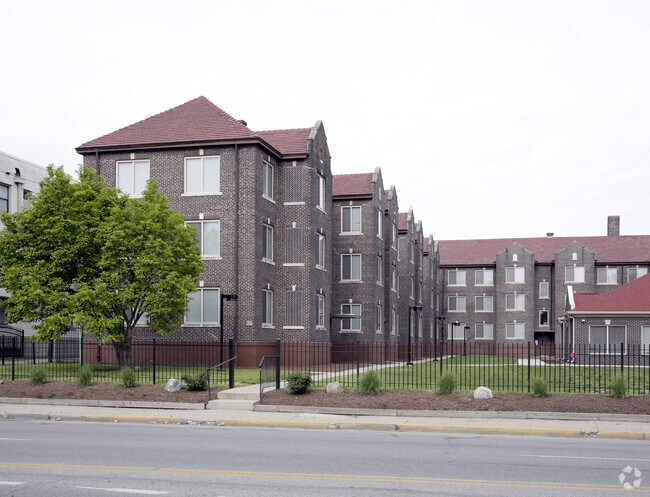 Brownstone Apartments Indianapolis In Brownstone Apartments