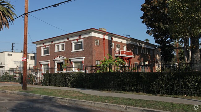 Building Photo - 2308-2324 Scarff St